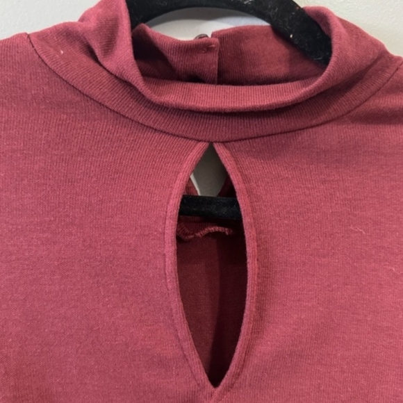 Brea Canyon Claret Red, Keyhole Ruched Crop Top, Sz L, NWT - Picture 2 of 8